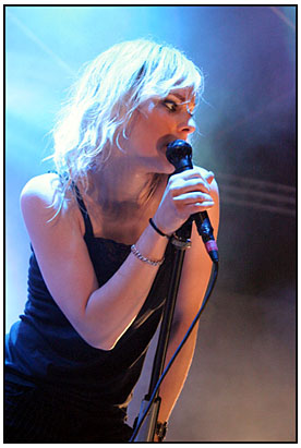 2003-08-10 - The Sounds at Gbg Kalaset, Göteborg