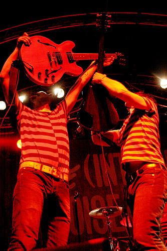 2004-05-28 - The (International) Noise Conspiracy at Popaganda, Stockholm