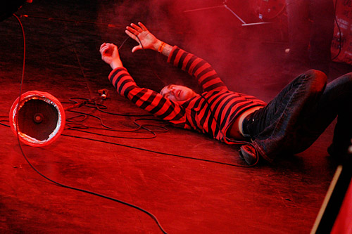 2004-06-19 - The (International) Noise Conspiracy at Hultsfred, Hultsfred