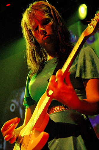 2004-10-01 - Le Tigre at Mondo, Stockholm