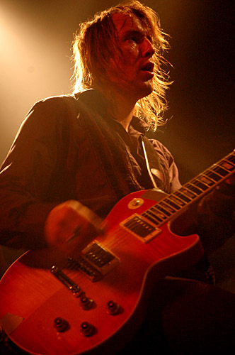 2004-11-04 - The Flaming Sideburns at Mondo, Stockholm