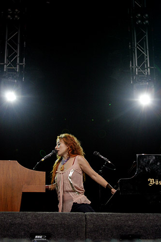2005-06-17 - Tori Amos at Hultsfredsfestivalen, Hultsfred