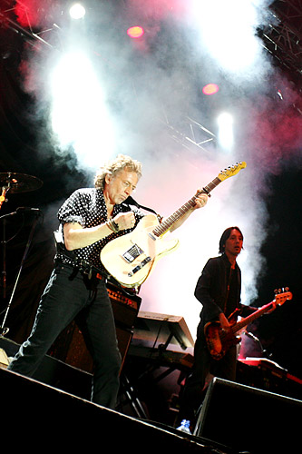 2005-07-30 - Ulf Lundell at Storsjöyran, Östersund