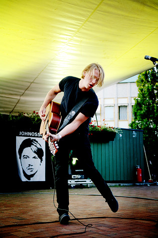 2006-07-07 - Johnossi at Peace & Love, Borlänge