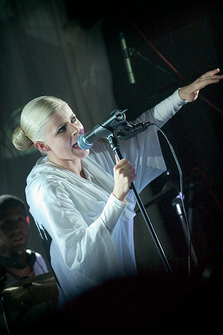 2005-10-22 - Robyn från The Tivoli, Helsingborg