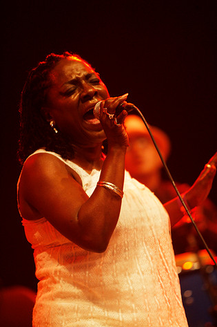 2008-07-06 - Sharon Jones & the Dap-Kings at Roskildefestivalen, Roskilde