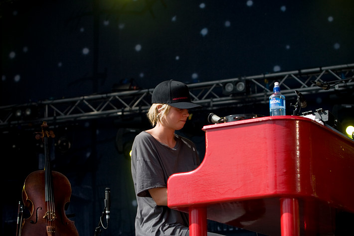 2009-07-04 - Anna Ternheim at Arvikafestivalen, Arvika