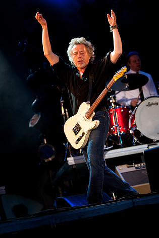 2009-07-31 - Ulf Lundell at Storsjöyran, Östersund