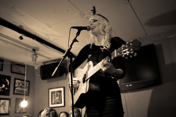2009-10-20 - Amanda Jenssen från Pet Sounds Bar, Stockholm