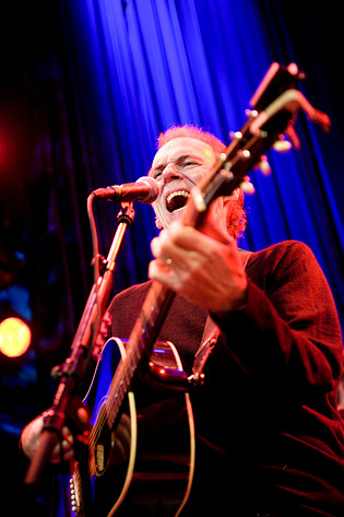 2010-11-09 - John Hiatt at Nalen, Stockholm