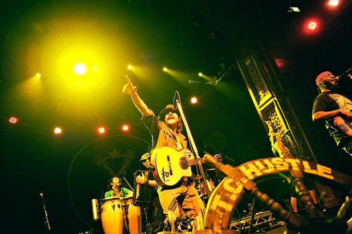 2010-12-04 - Gogol Bordello från Berns, Stockholm