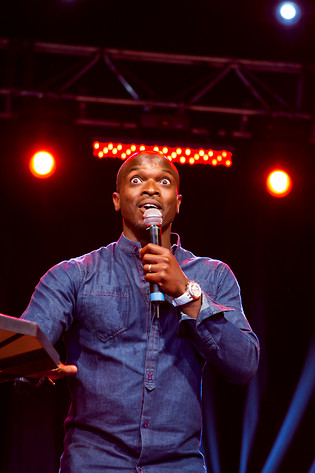 2012-06-30 - Kodjo Akolor, stand up at Peace & Love, Borlänge