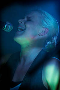 2005-10-22 - Robyn at The Tivoli, Helsingborg